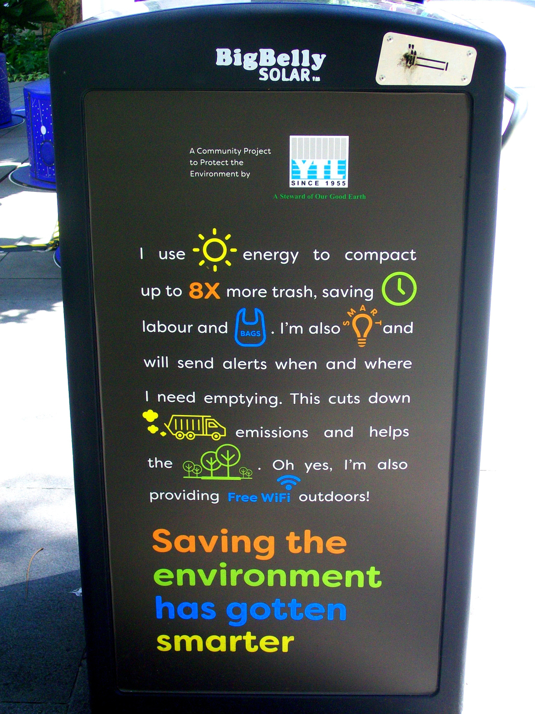 This Solar Garbage Compacter Also Gives Free WIFI ! -Orchard Street, Singapore