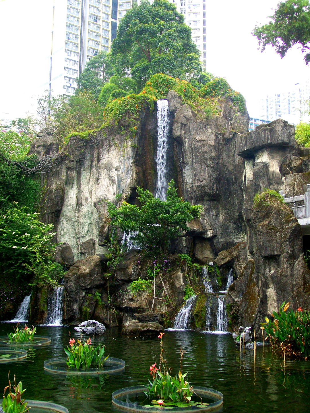 Taoist Garden behind the Wong Tai Sin Temple - Kowloon