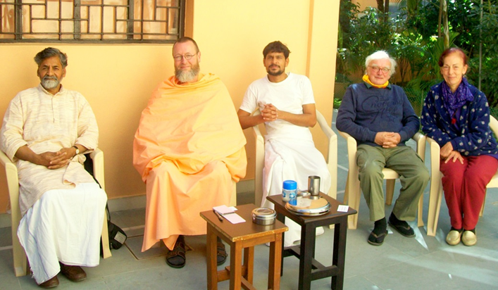 L-R Ajata (Embrace), Swami Atmananda, (Ajatananda Ashram Founder),Brahmachari Siddhartha, Piero Giorgi & Silvana Panciera